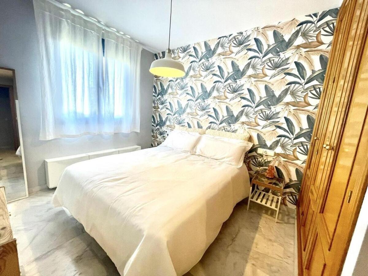 Calu Homes Duplex Cerca Playa De Huelin マラガ エクステリア 写真